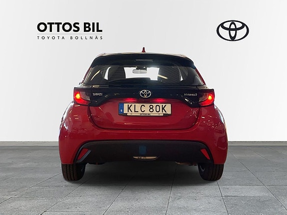 Toyota Yaris 2 of 8