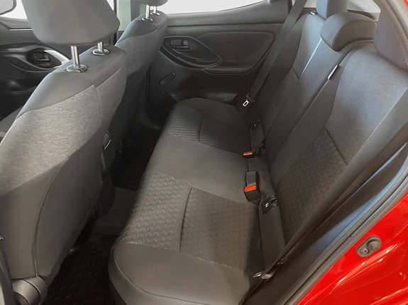 Toyota Yaris 5 of 8
