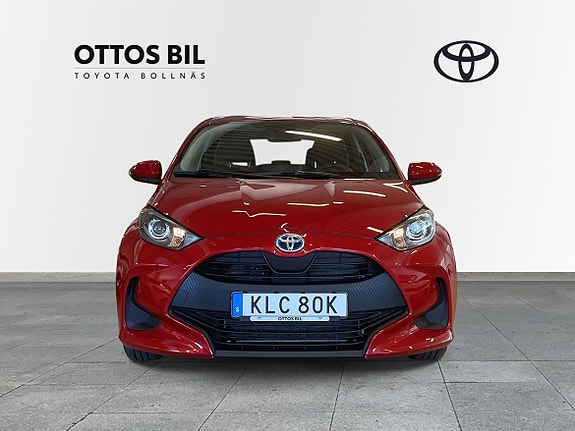 Toyota Yaris 3 of 8