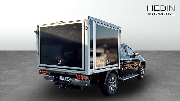 Mercedes-Benz X-Klass 2 of 11