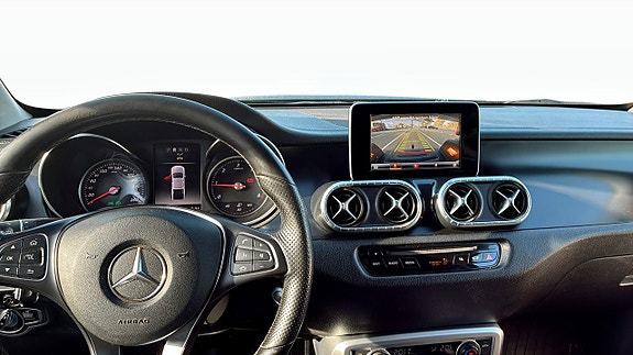 Mercedes-Benz X-Klass 4 of 11