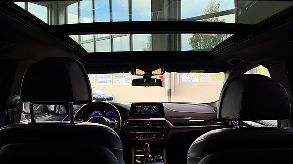 BMW 540i 8 of 16