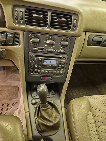VOLVO V70 2.5 20V 170 ch BVM - CUIR - ATTELAGE FIXE - 278300 km