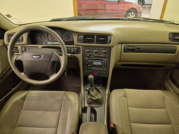 VOLVO V70 2.5 20V 170 ch BVM - CUIR - ATTELAGE FIXE - 278300 km
