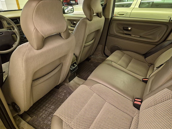 VOLVO V70 2.5 20V 170 ch BVM - CUIR - ATTELAGE FIXE - 278300 km