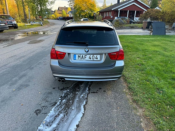 BMW 330d 4 of 8