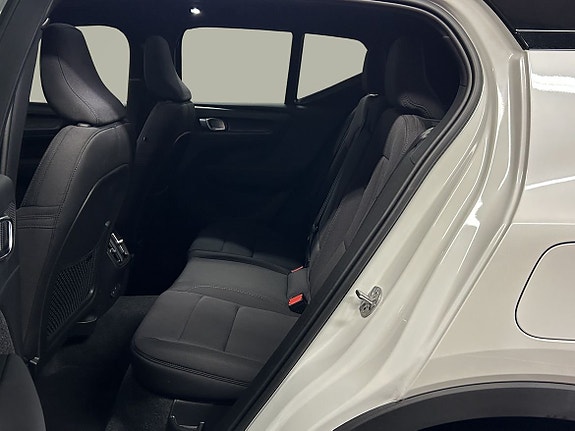 Volvo EX40 11 of 14