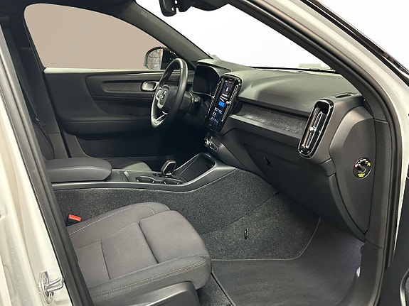 Volvo EX40 6 of 14