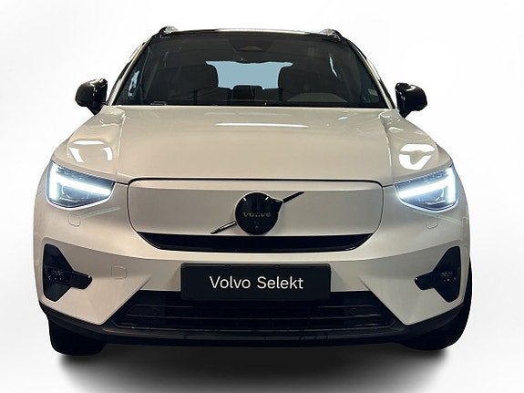 Volvo EX40 2 of 14