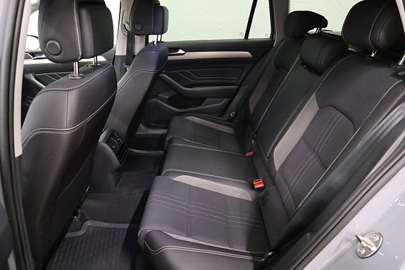 Volkswagen Passat Alltrack 4 of 12