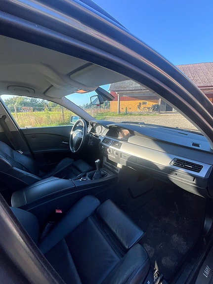 BMW 525i 5 of 6