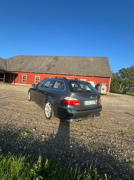 BMW 525i 3 of 6