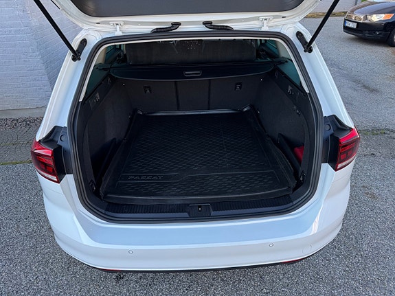 Volkswagen Passat 17 of 18