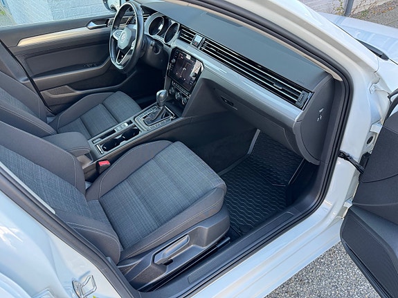 Volkswagen Passat 13 of 18
