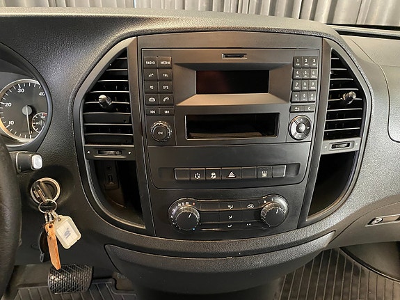 Mercedes-Benz Vito E-CELL 13 of 24