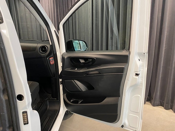 Mercedes-Benz Vito E-CELL 9 of 24