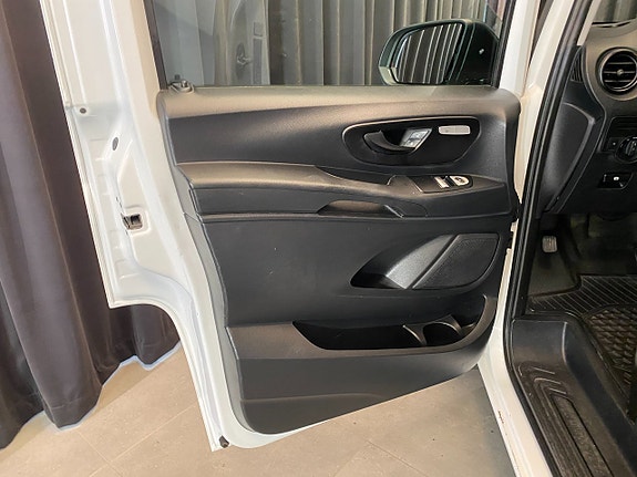 Mercedes-Benz Vito E-CELL 13 of 30