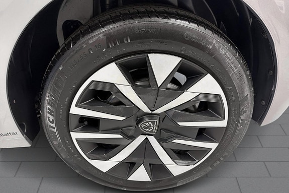 Peugeot 208 9 of 18