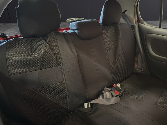Toyota Yaris 12 of 20