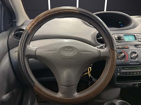 Toyota Yaris 13 of 20