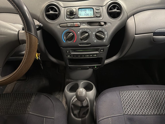 Toyota Yaris 15 of 20