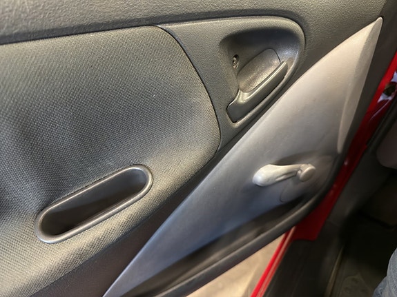 Toyota Yaris 16 of 20