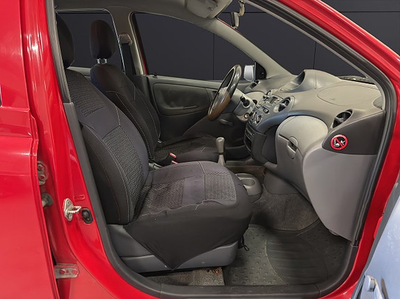 Toyota Yaris 11 of 20