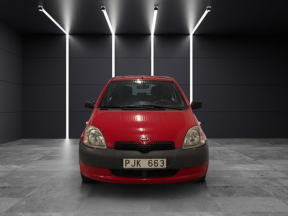 Toyota Yaris 2 of 20