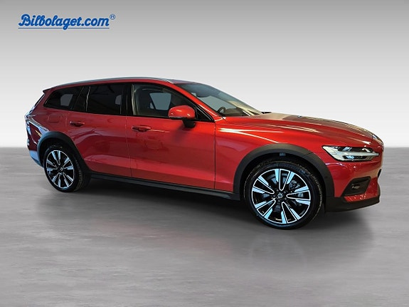 Volvo V60 Cross Country 2 of 11