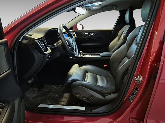 Volvo V60 Cross Country 7 of 11