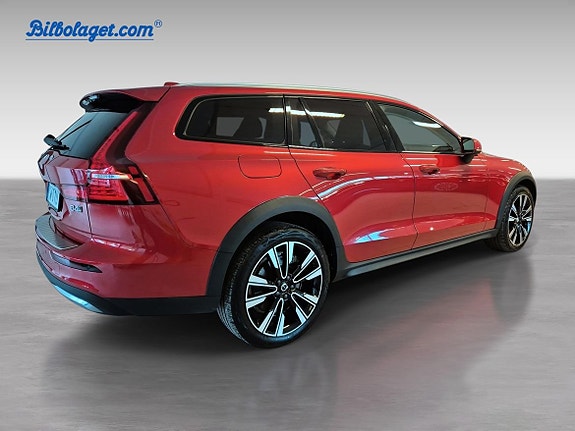 Volvo V60 Cross Country 3 of 11