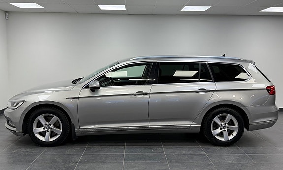 Volkswagen Passat 5 of 17