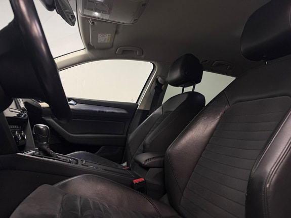Volkswagen Passat 12 of 17