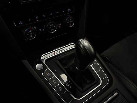 Volkswagen Passat 15 of 17