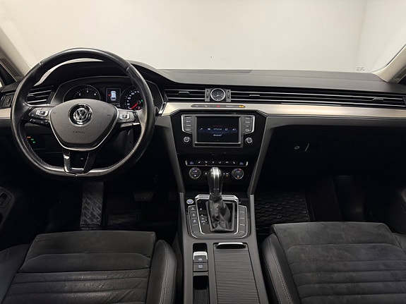 Volkswagen Passat 7 of 17