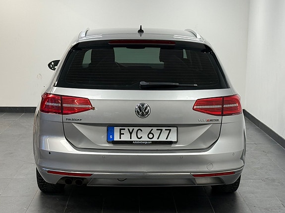 Volkswagen Passat 14 of 17