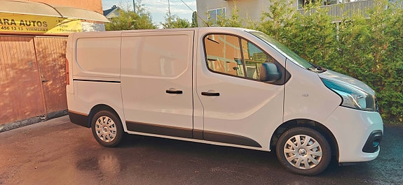 Renault Trafic 2 of 17
