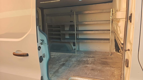 Renault Trafic 11 of 17