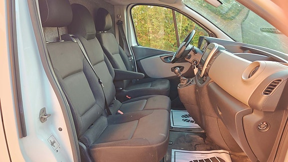 Renault Trafic 8 of 17