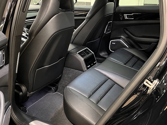 Porsche Panamera 4 5 of 11