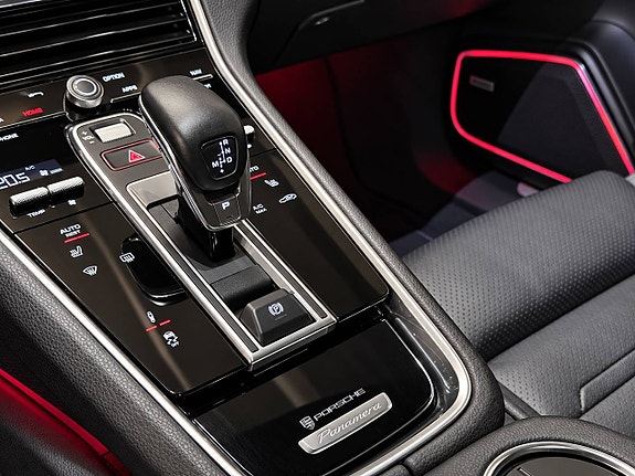Porsche Panamera 4 10 of 11