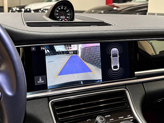 Porsche Panamera 4 9 of 11
