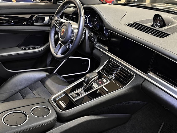 Porsche Panamera 4 7 of 11