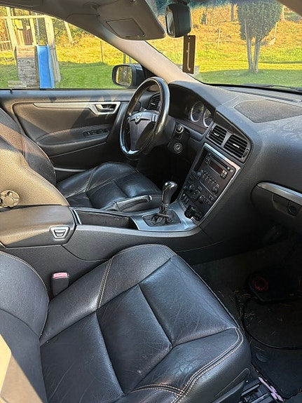 Volvo S60 2 of 5