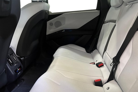 BMW iX3 11 of 19