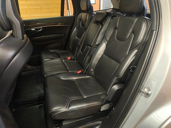 Volvo XC90 16 of 26