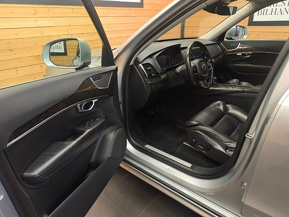 Volvo XC90 13 of 26