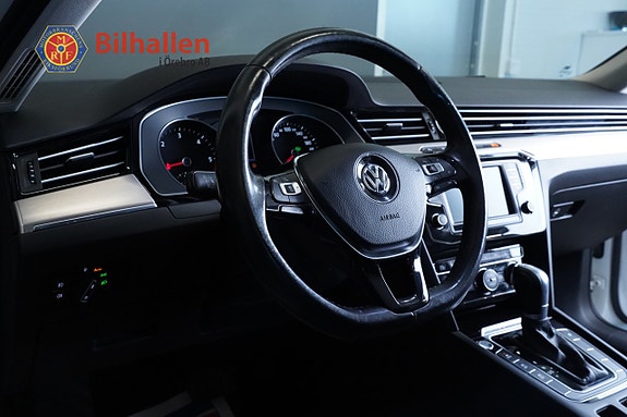 Volkswagen Passat 3 of 12