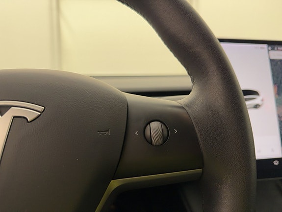 Tesla Model 3 27 of 30