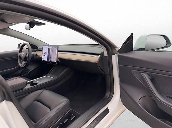 Tesla Model 3 11 of 30